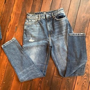 VTG BDG Mom Jeans Urban Outfitters Sz 31 Tapered Slight Distress